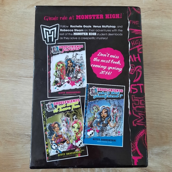 Monster High "The Ghouls Rule" Hardcover Boxed Set - Picture 3 of 11